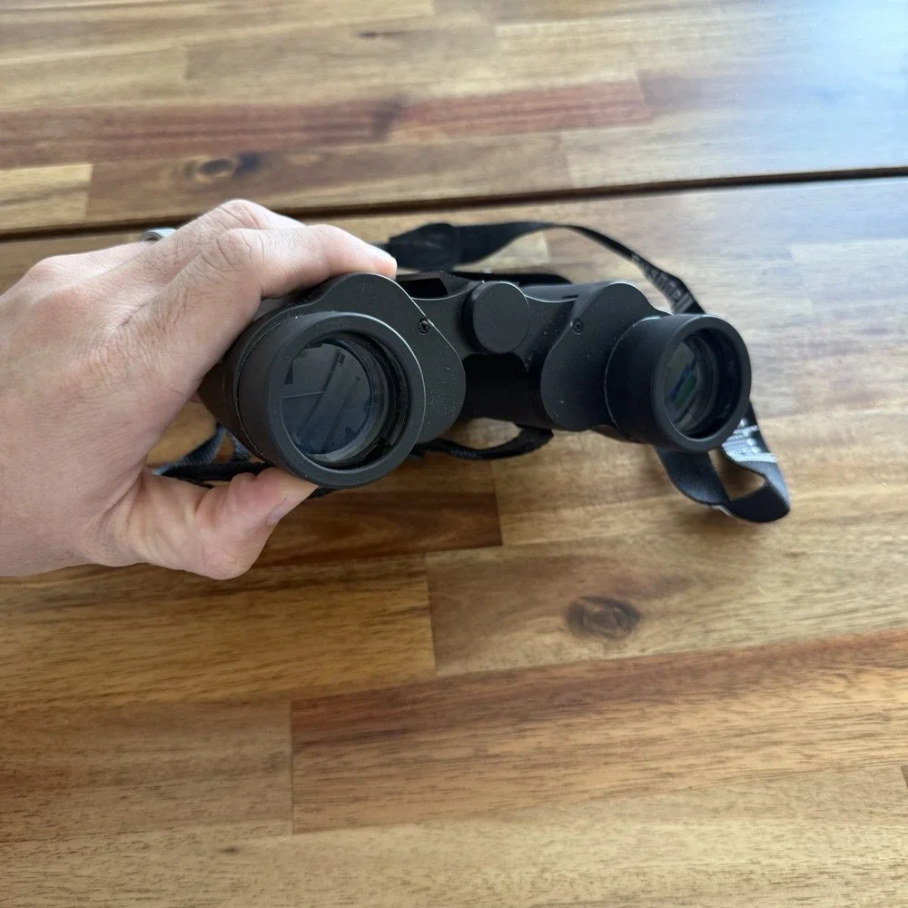 Bushnell Instafocus Field of View 7X35 420 ft @ 1000 yds Binoculars With Case